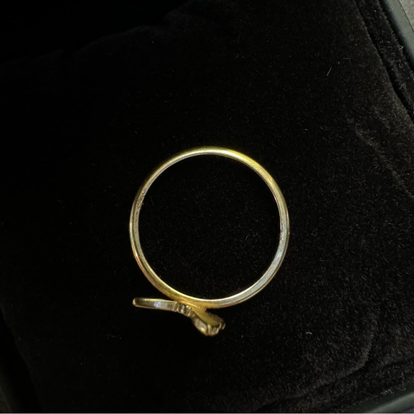 Like New Vintage Gold-Toned Avon Ring Blue and Green Enamel Butterfly Size ~6.5 - Picture 3 of 7